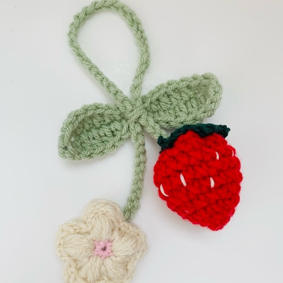 🍓🌸Strawberry & Cream Flower Bag Charm with Sage Leaves - Picture 4 of 7